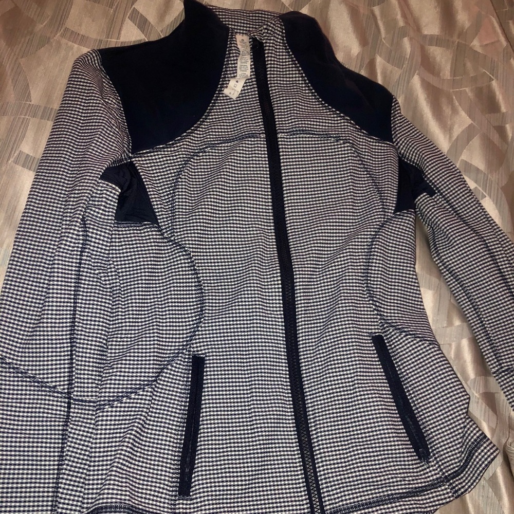 Lululemon navy and white sweatshirt